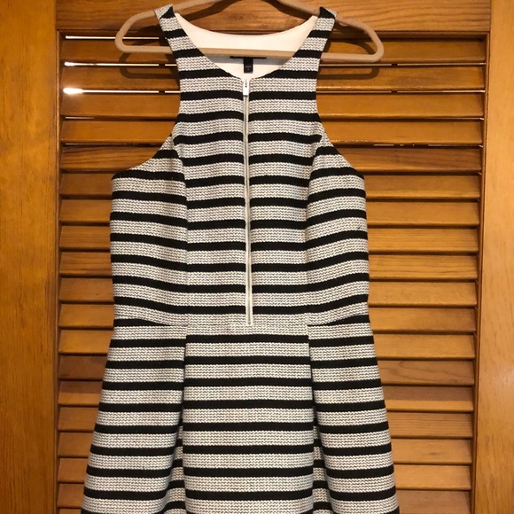 Stripped black and white knitted dress - Picture 4 of 6